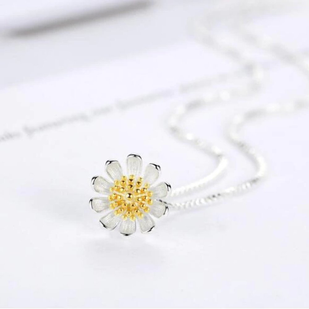 NEW 925 Sterling Silver Two Tone Daisy Necklace - Picture 2 of 4